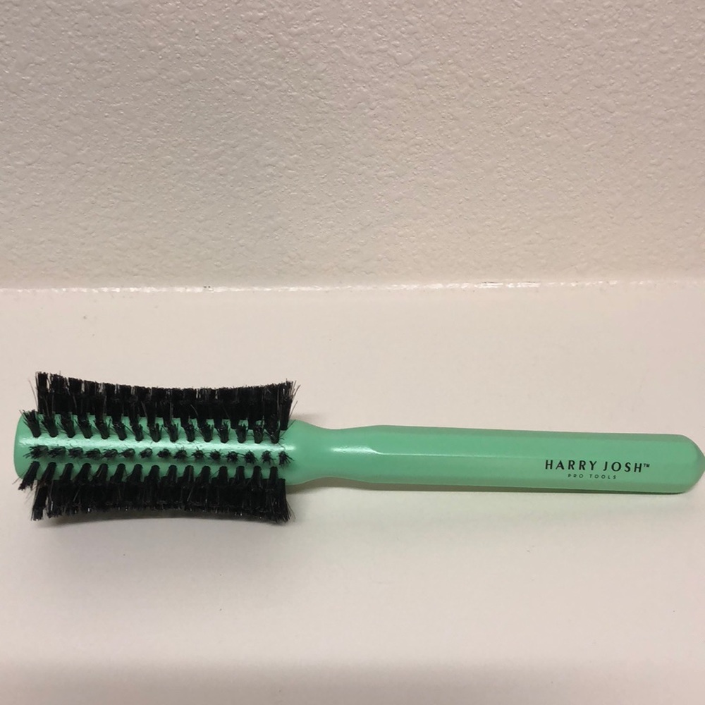 Round boar bristle brush